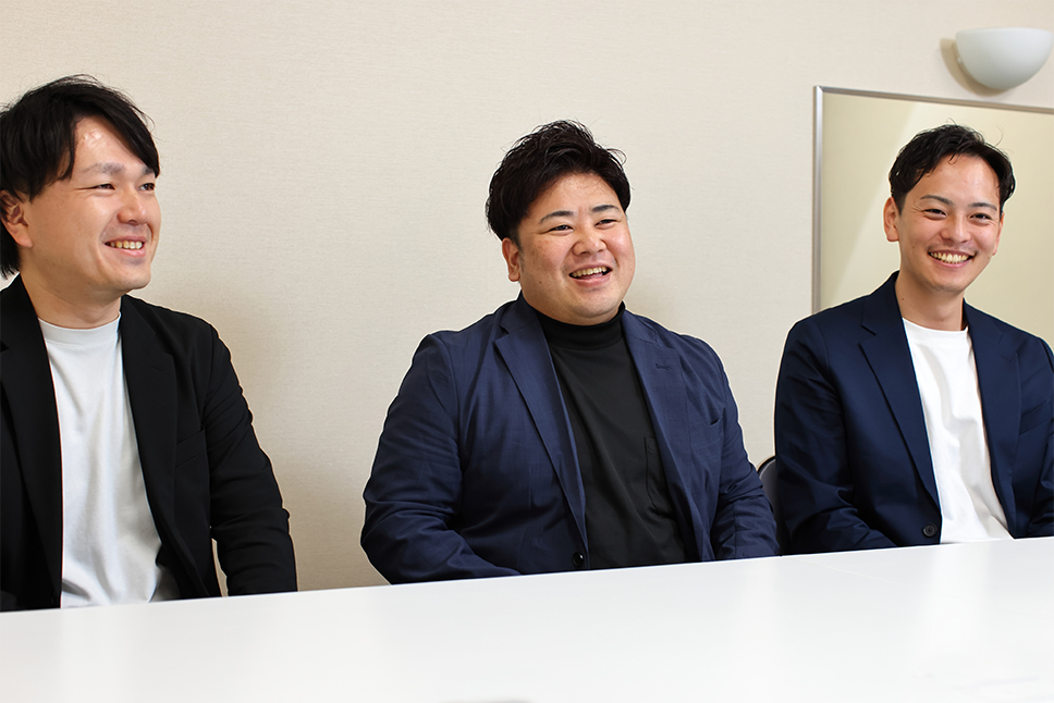 Yuta Kono, Manager, Investment Department; Manager, SBI Generative AI Office; President’s Office Big Data Division, SBI Investment Co., Ltd. (right) , Koji Maruyama, Executive Officer and General Manager, Investment Department, SBI Investment Co., Ltd. (center), Shuhei Suzuki, Manager, Investment Department, SBI Investment Co., Ltd. (left)