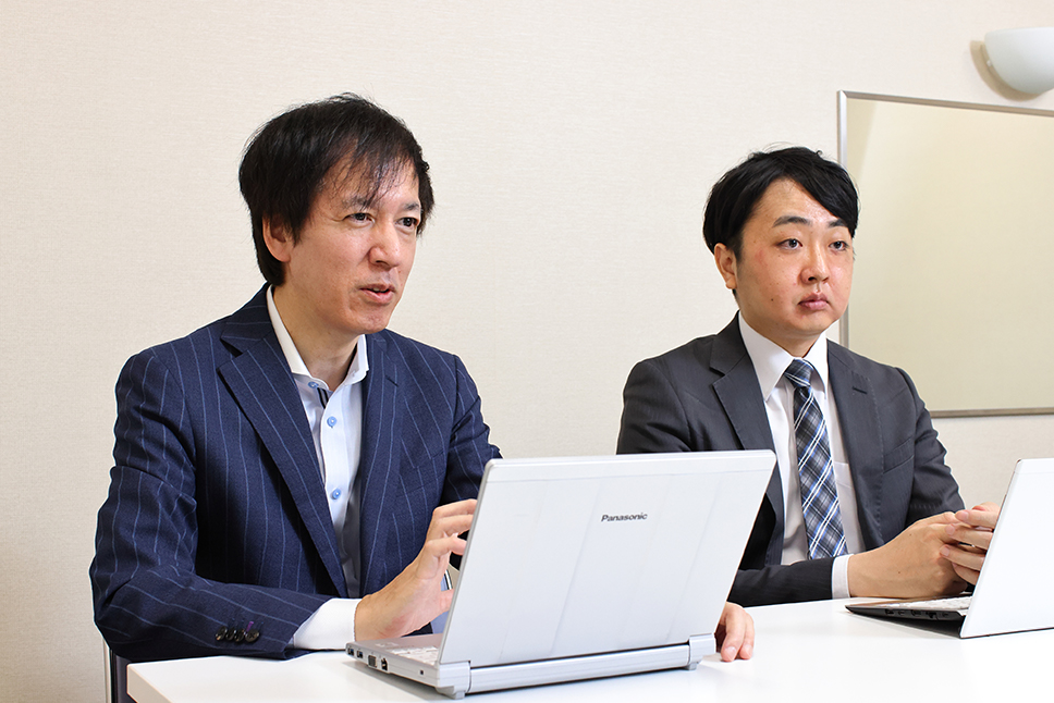 Hiroyuki Nakamura, Senior Chief Strategist, AI Solution Promotion Department, Nomura Research Institute, Ltd. (NRI) (left), and Takuya Ban, Senior Consultant, AI Strategy Consulting Department, Nomura Research Institute, Ltd. (NRI) (right) 